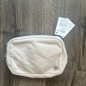 NET Lululemon white everywhere belt bag